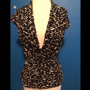 SLEEVELESS LYCRA BLOUSE BY CHAUS